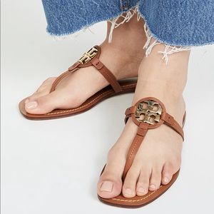 Tory Burch MINI MILLER LEATHER THONG
CALF LEATHER